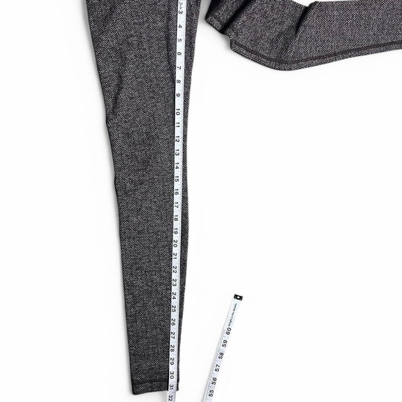 Grey herringbone Lululemon printed leggings - Picture 4 of 4